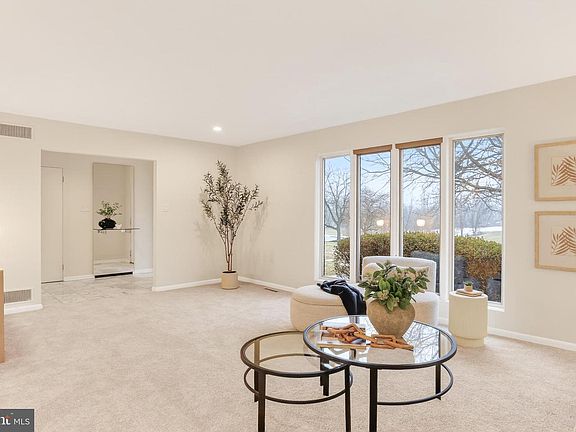 5th image of 3818 Laraby Dr