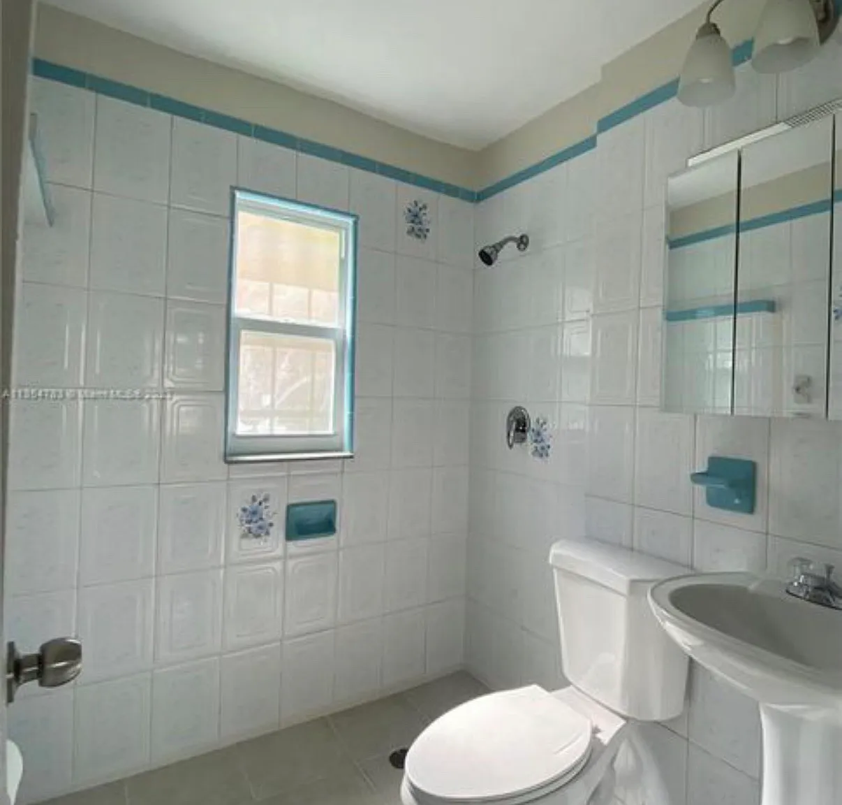 3 bed, 3000 sqft, $3,300 — Photo 4