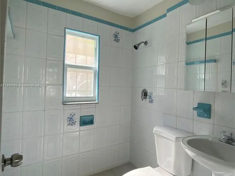 3104 NW 21st Ave #F — Photo 4