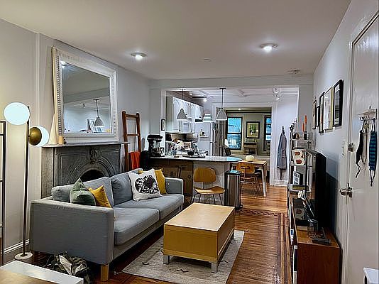 4th image of 432 Clinton St APT 1