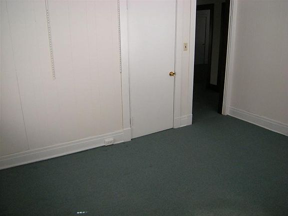 5th image of 320 W Grand Ave