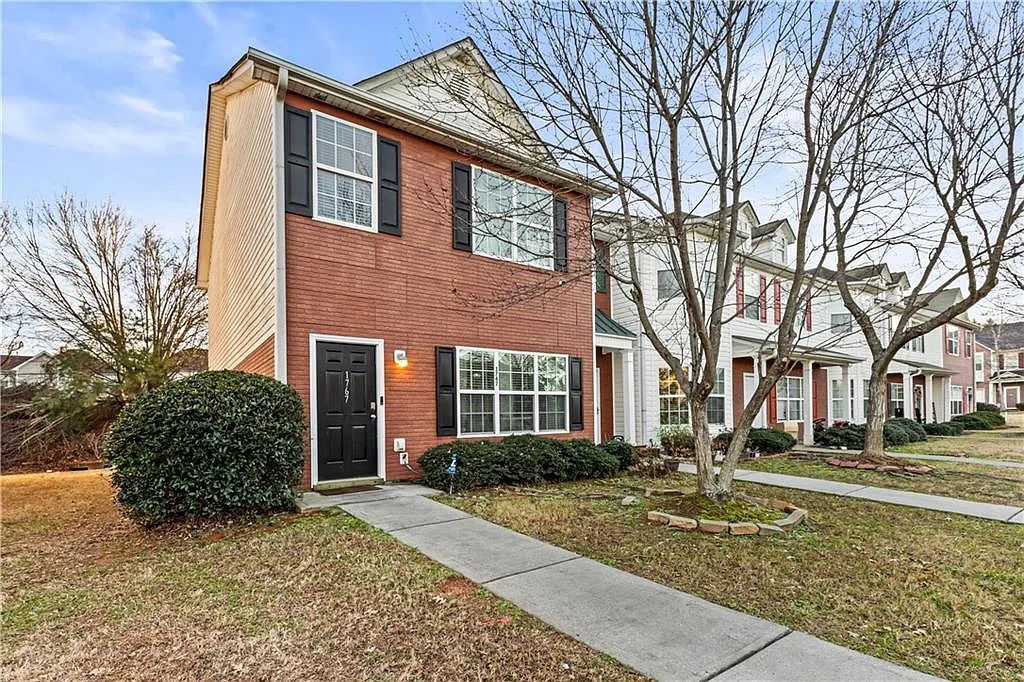 1767 Glen View Way photo 1