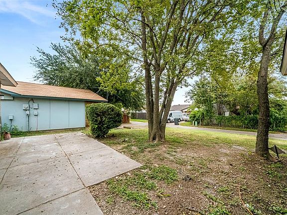 3rd image of 7314 Oakmore Dr