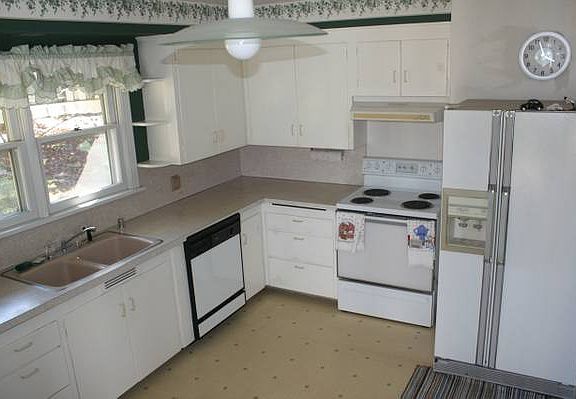 5th image of 2208 NE 49th St