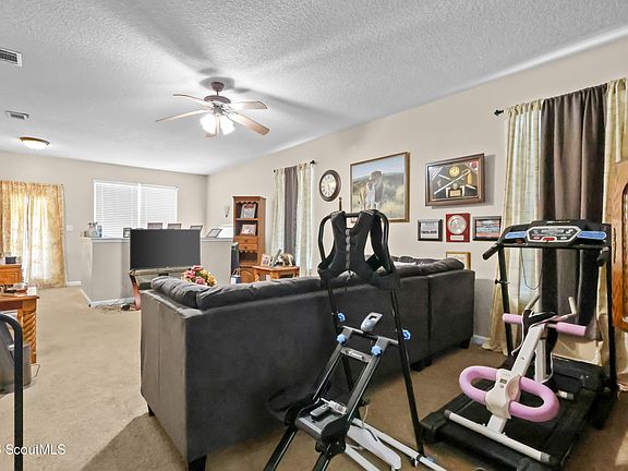 3rd image of 168 Drayton Cir