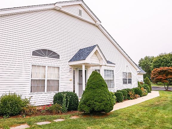 2nd image of 6 Summerfield Ln S