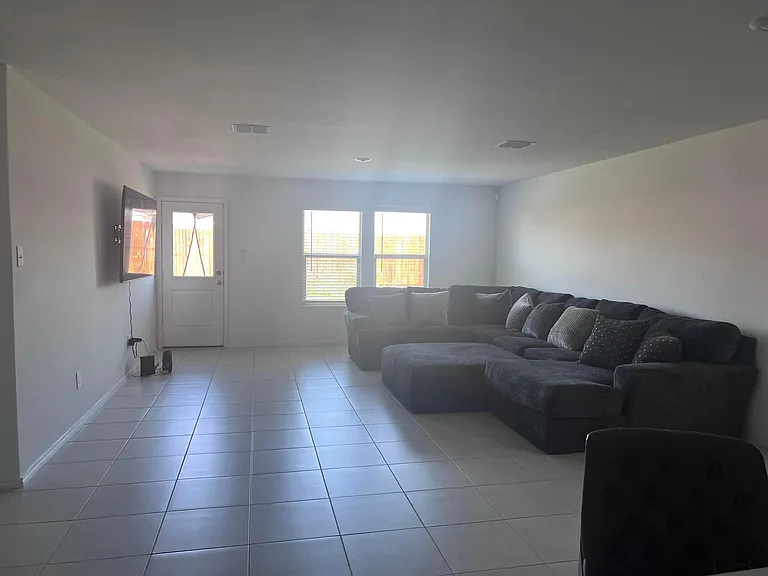 702 Odlozil Ln — Photo 2