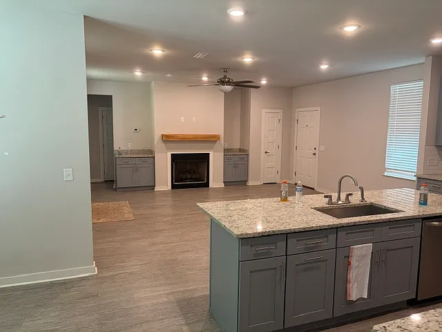 304 Henderson St — Photo 7