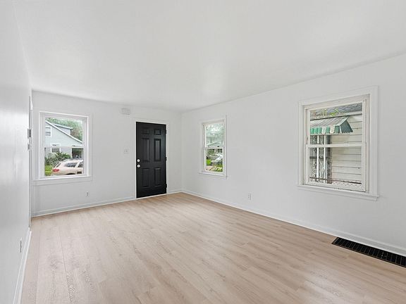 5th image of 4023 Lillie St