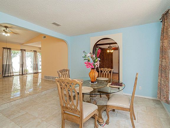 3rd image of 3456 Glenwood Ln