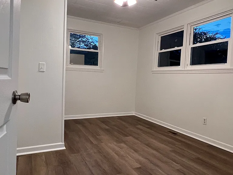 801 E Main St — Photo 11