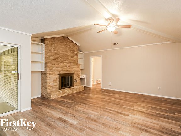 3rd image of 2133 Huntington Dr