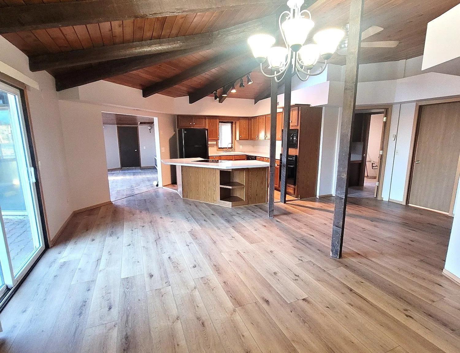 3 bed, 1676 sqft, $2,500 — Photo 4