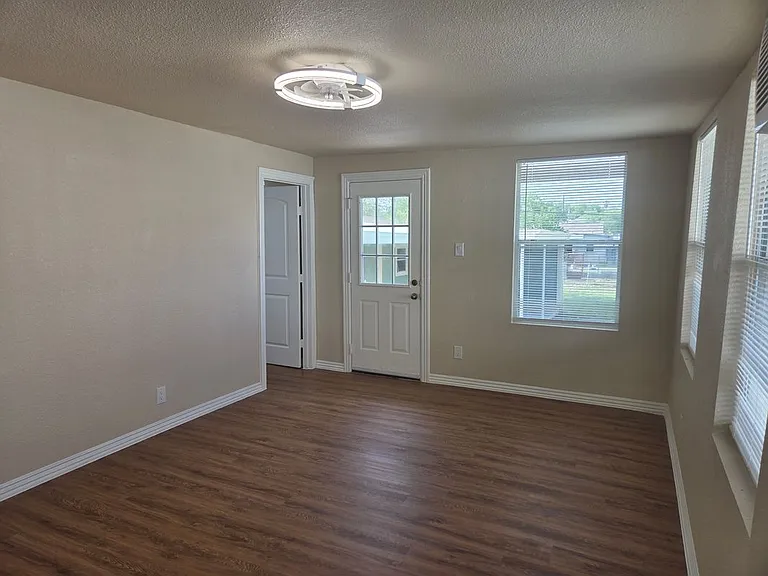 219 Princeton Ave — Photo 23