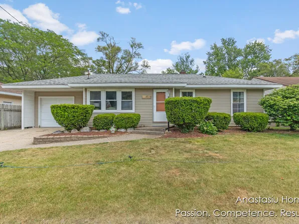 4516 Burgis Ave SE, Kentwood, MI 49508