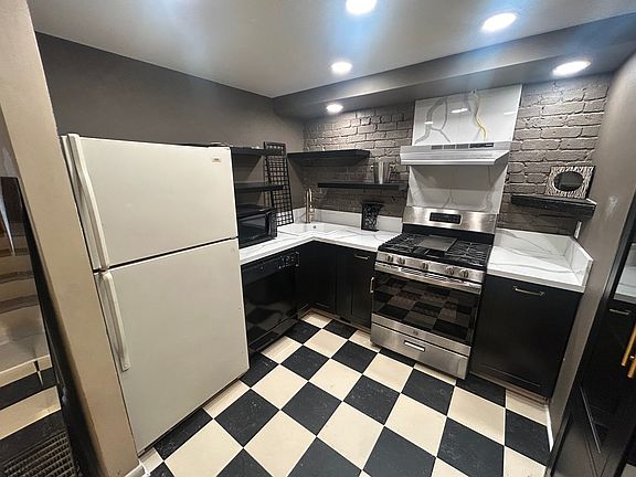 3rd image of 100 W Summit Hill Dr #203