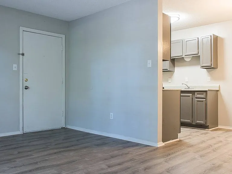 Twin Oaks Apartments — Photo 42