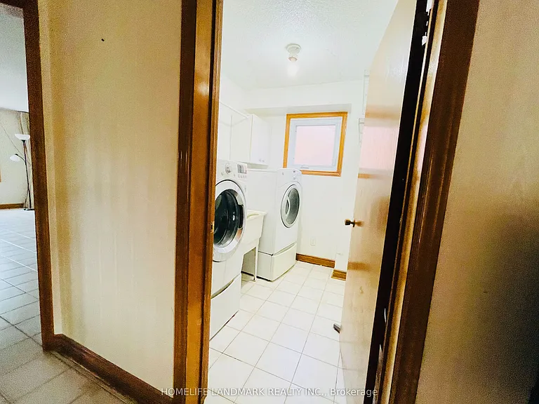121 Harmonia Cres — Photo 16
