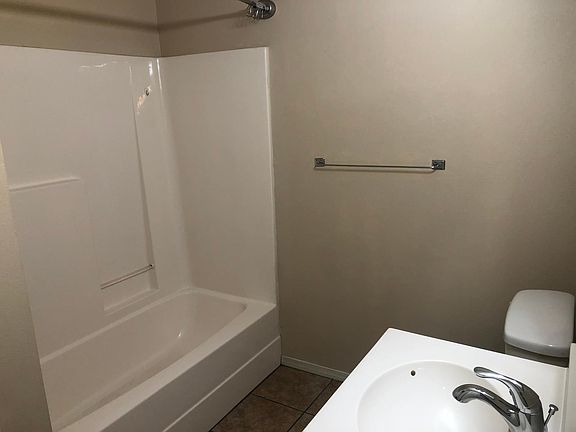 5th image of 911 W Hughes St #5