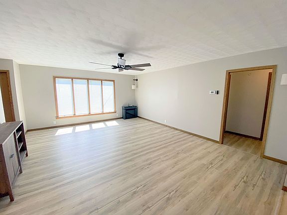 3rd image of 534 Ament St