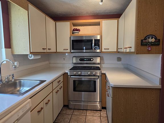 2nd image of 52 Liberty St APT C5