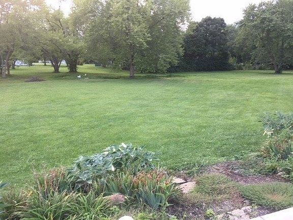 3rd image of 435 Arbor Ct