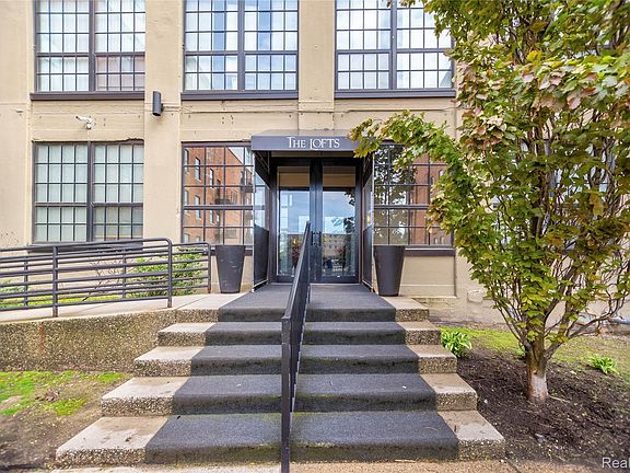 3rd image of 6533 E Jefferson Ave APT 129