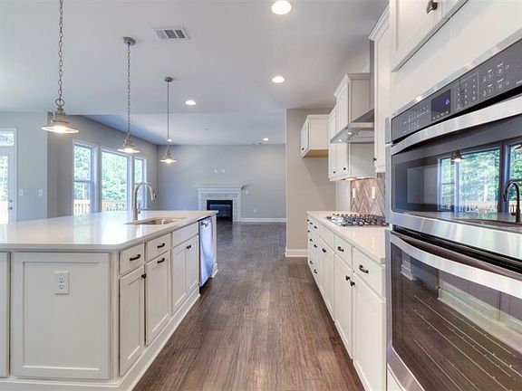 4th image of 146 Millstone Manor Ct