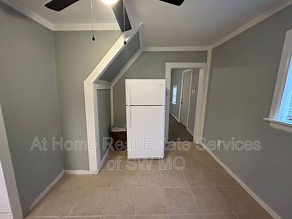 4th image of 729 E Garfield St