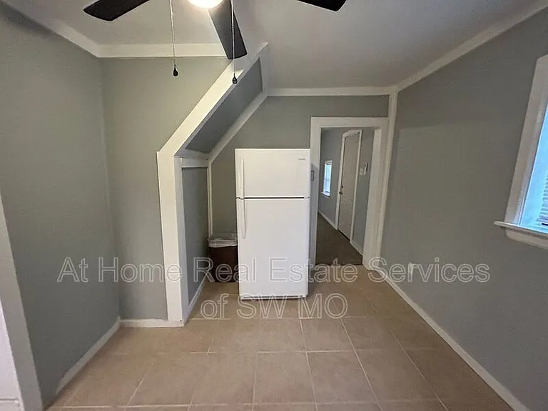 729 E Garfield St — Photo 4