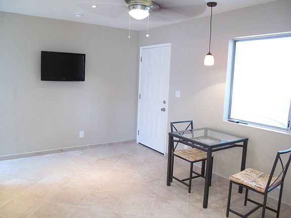 5th image of 1125 Golden Rd #B