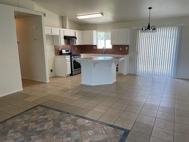 2nd image of 302 Miraflores Ave