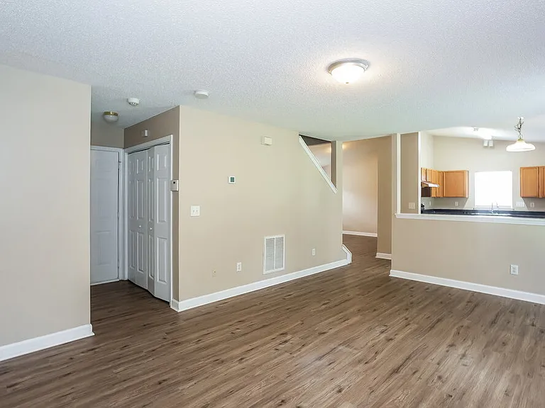 1028 Jordans Pond Ln — Photo 5