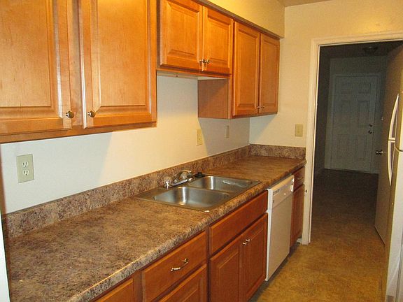 3rd image of 4628 Hardy Dr APT B