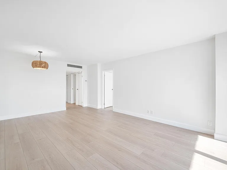 20400 W Country Club Dr #610 — Photo 7
