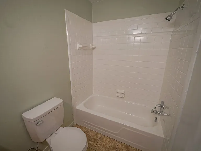 2304 Hartsfield Ct #B — Photo 16