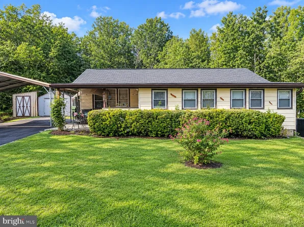 9 Hidden Lake Dr, Stafford, VA 22556