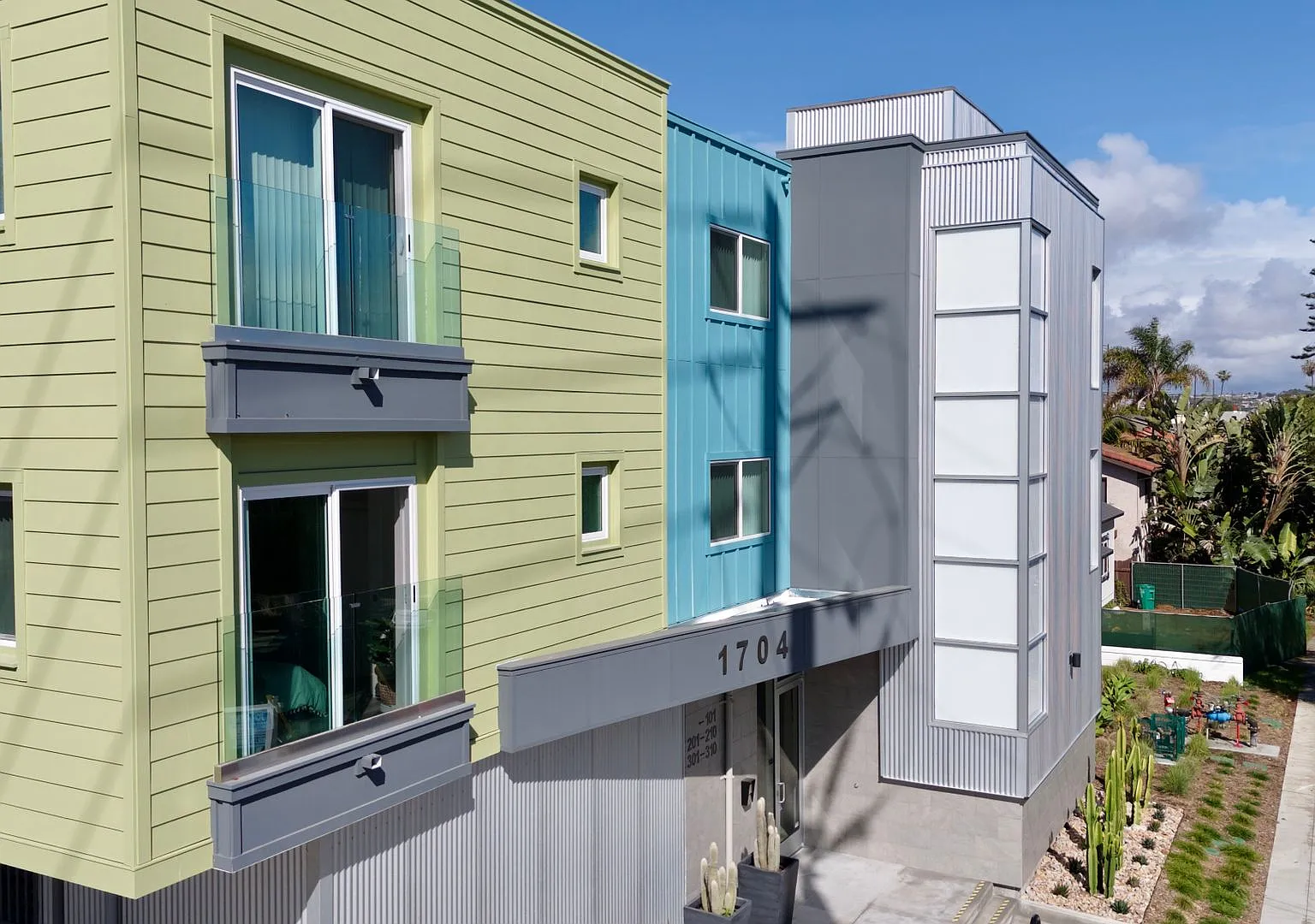 1704 Hornblend St — Photo 2