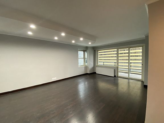 3rd image of 159 W 53rd St APT 22B