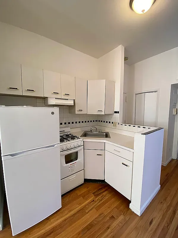 245 East 62nd Street — Photo 4