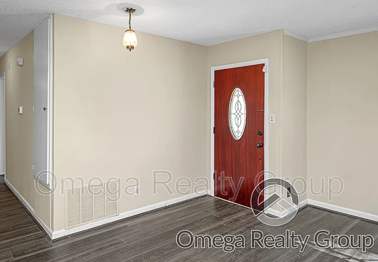 5827 Darien Dr — Photo 6