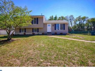 4 Dover Ln, Sicklerville, NJ 08081