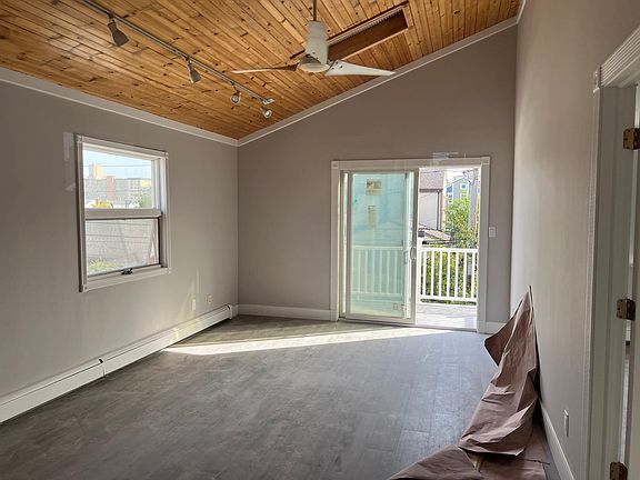 3rd image of 458 E Olive St
