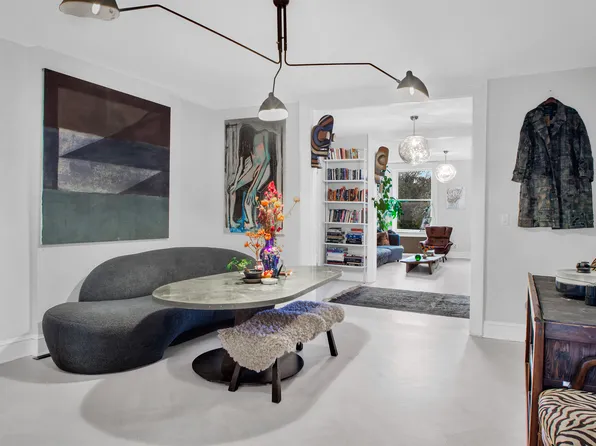 307 East 10th Street image 4 of 10