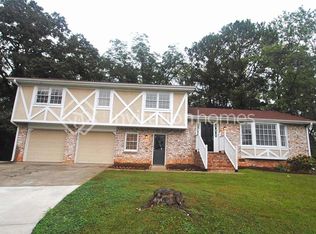 230 Meadowood Ct, Roswell, GA 30075