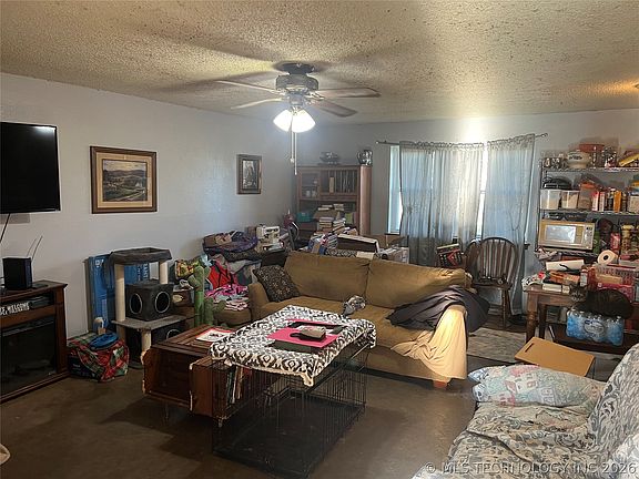 3rd image of 413 Green Valley Rd