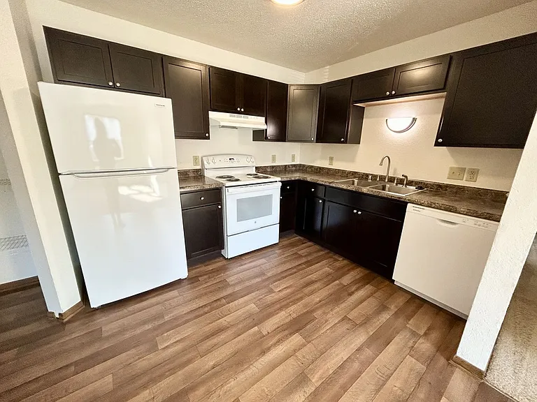 Summerfield Place Apartments — Photo 33
