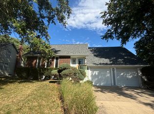 924 SE 5th Ter, Lees Summit, MO 64063