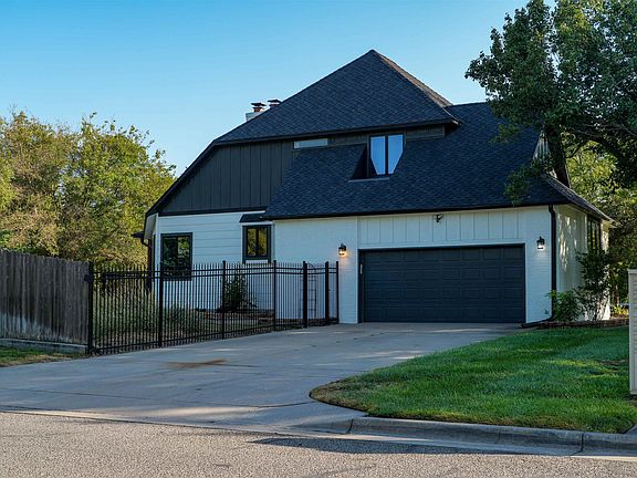 5th image of 1308 N Fieldcrest Ct
