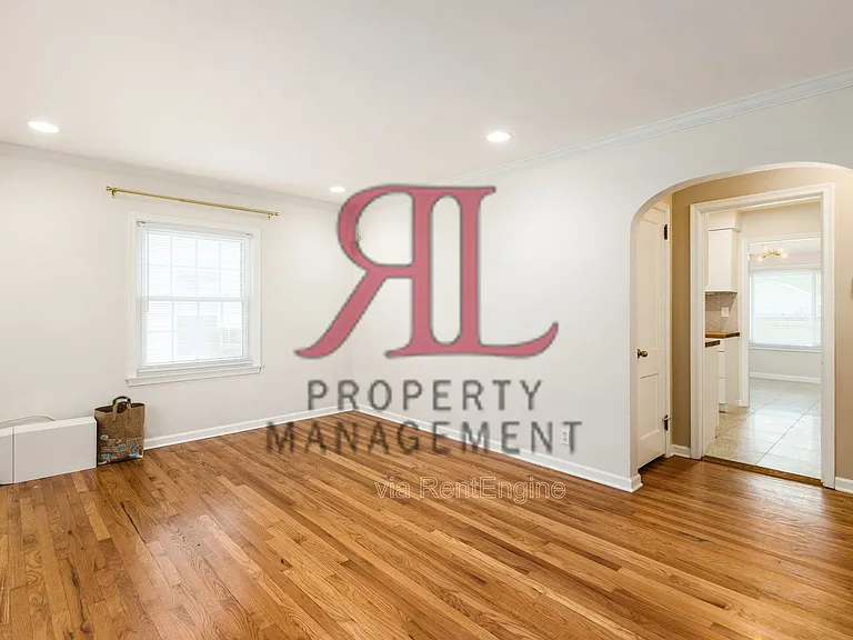 317 E Royal Forest Blvd — Photo 4